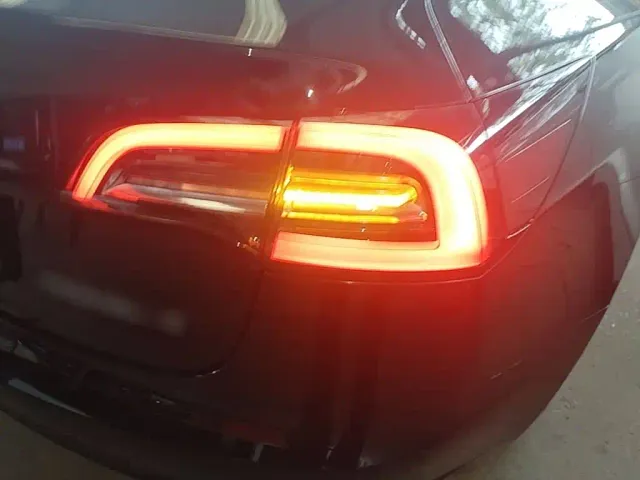 Tesla Model 3 — Фото автомобиля 7