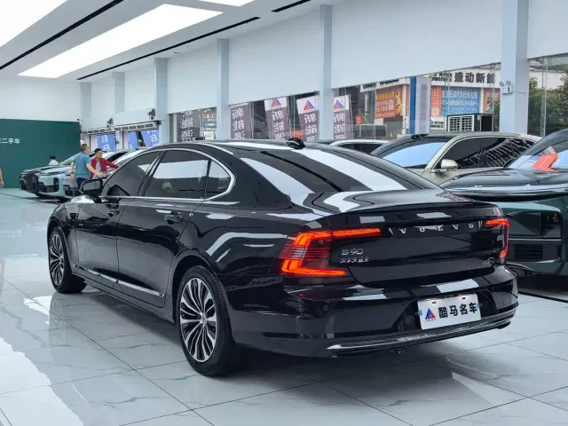Volvo S90 — Фото автомобиля 13