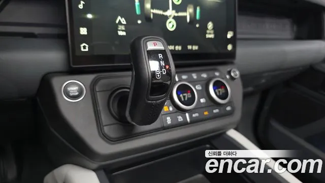 Land Rover Defender Defender (L663) 110 P300 X-Dynamic SE — Фото автомобиля 4