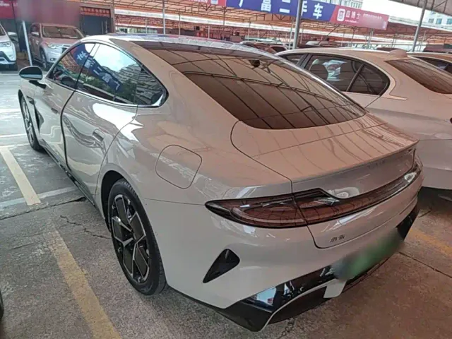 Xiaomi SU7 — Фото автомобиля 4