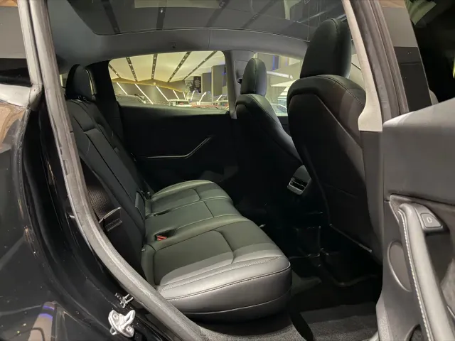 Tesla Model Y — Фото автомобиля 15