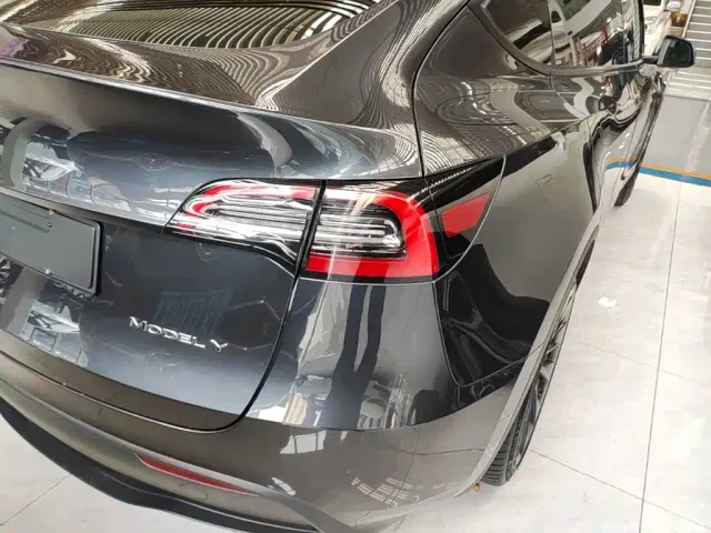 Tesla Model Y — Фото автомобиля 7