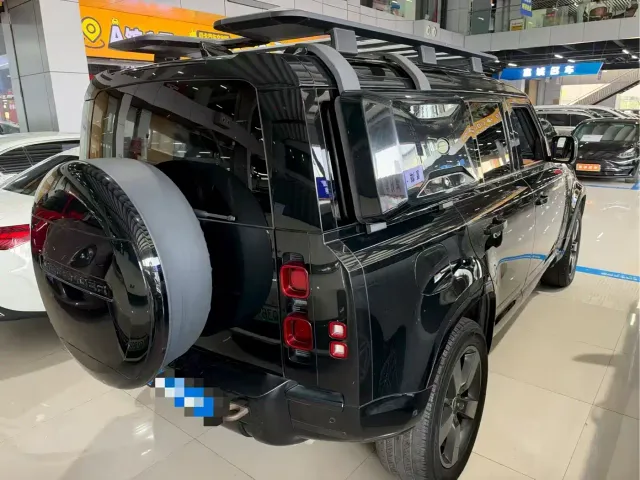 Land Rover Defender — Фото автомобиля 5