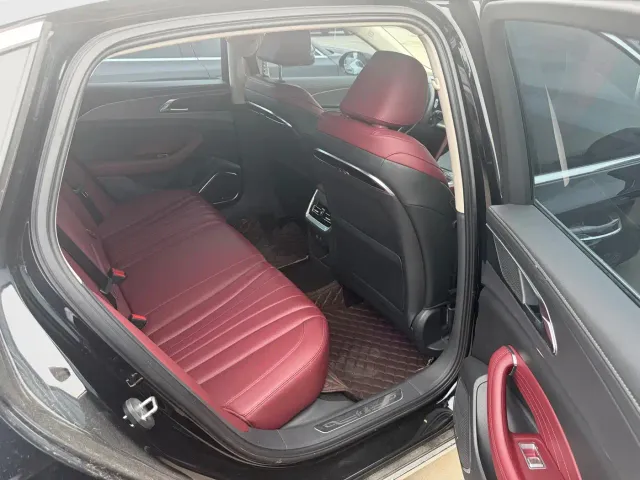 Hongqi H5 — Фото автомобиля 14