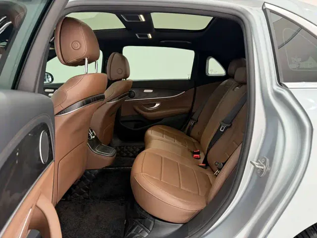 Mercedes-Benz E-Class — Фото автомобиля 19