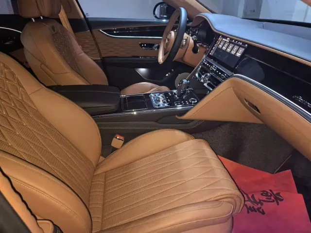 Bentley Flying Spur — Фото автомобиля 4