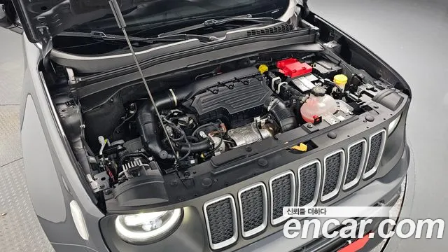 Jeep Renegade — Фото автомобиля 5