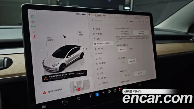 Tesla Model 3 — Фото автомобиля 19