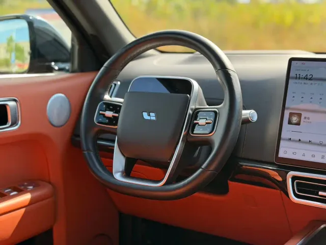 Li Auto L9 — Фото автомобиля 15