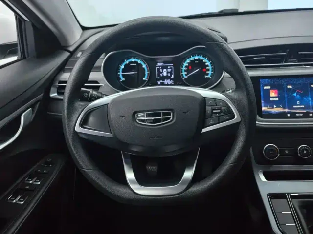 Geely Emgrand — Фото автомобиля 15