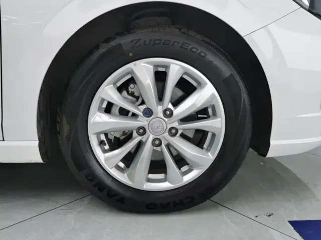 Changan Eado — Фото автомобиля 6