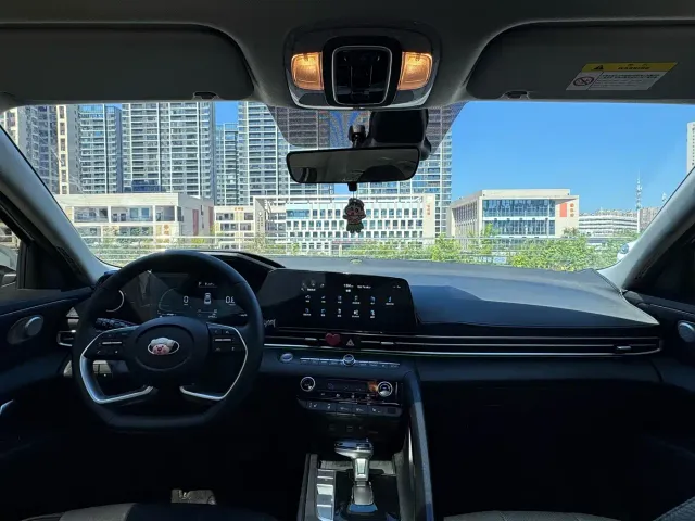 Hyundai Elantra — Фото автомобиля 10