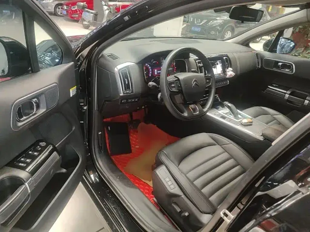 Citroen C6 — Фото автомобиля 15