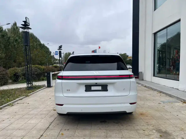 Li Auto L7 — Фото автомобиля 16