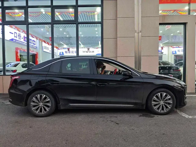 Hongqi E-QM5 — Фото автомобиля 10