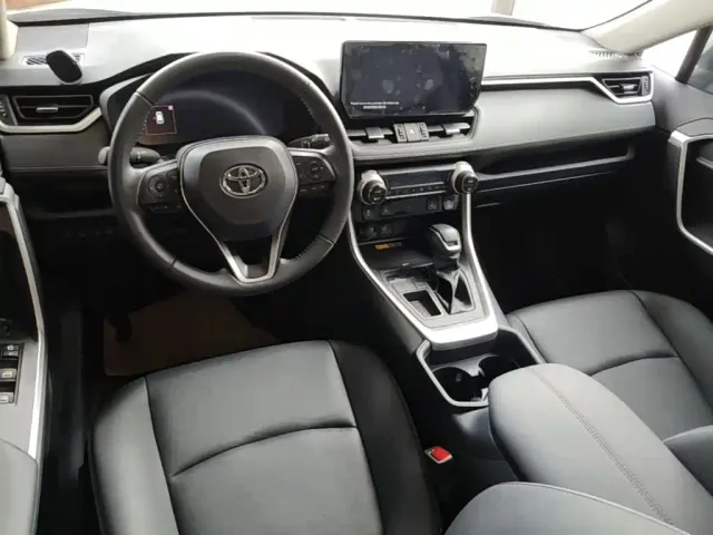 Toyota RAV4 — Фото автомобиля 9