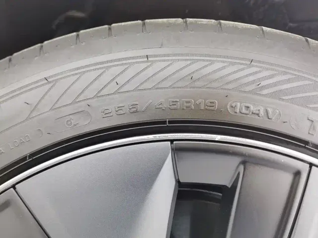 Tesla Model Y — Фото автомобиля 24