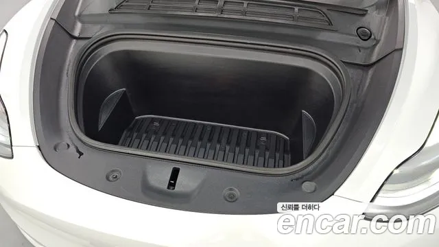 Tesla Model Y — Фото автомобиля 8