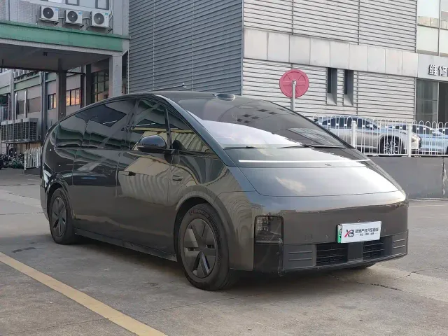 Li Auto MEGA — Фото автомобиля 5
