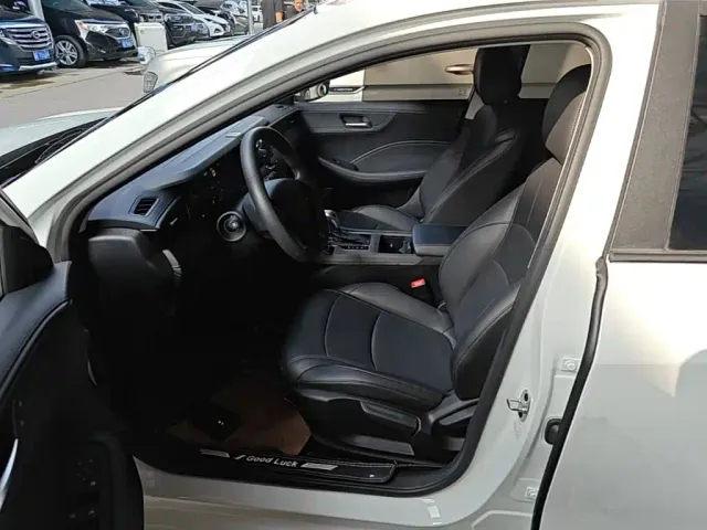 Roewe i5 — Фото автомобиля 15