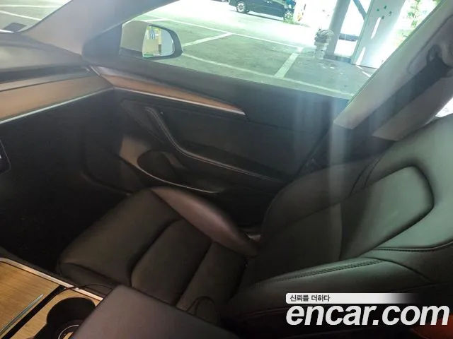 Tesla Model 3 — Фото автомобиля 7