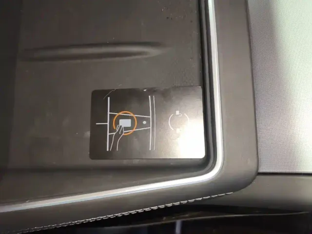 Tesla Model Y — Фото автомобиля 16