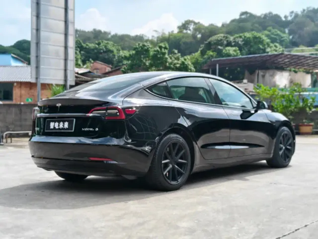 Tesla Model 3 — Фото автомобиля 6