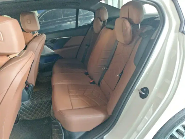 BMW 5 Series — Фото автомобиля 16