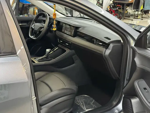 Roewe i5 — Фото автомобиля 5