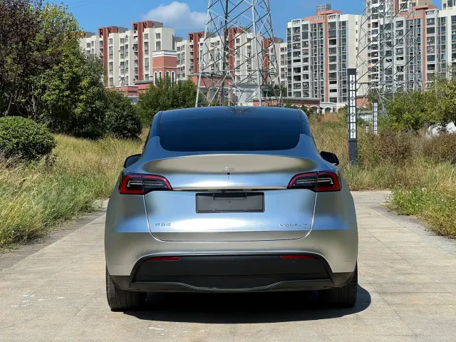 Tesla Model Y — Фото автомобиля 5