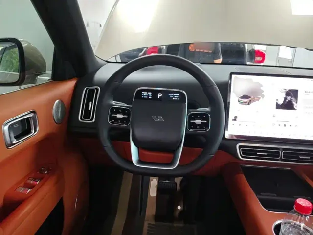 Li Auto L8 — Фото автомобиля 10