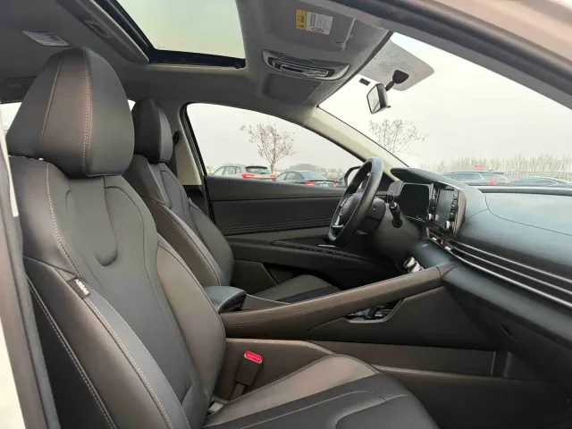 Hyundai Elantra — Фото автомобиля 6