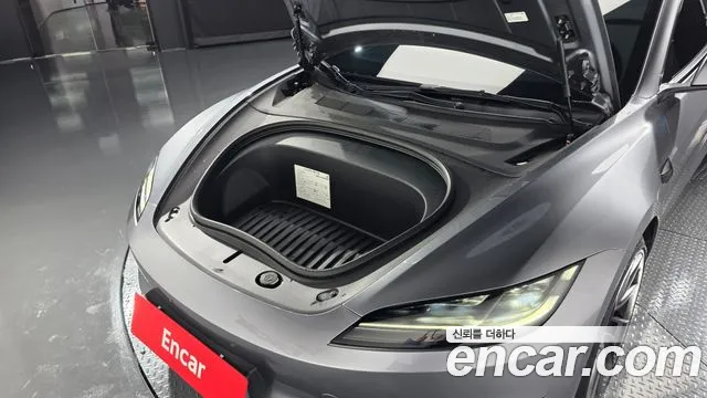 Tesla Model 3 — Фото автомобиля 8