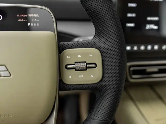 Li Auto MEGA — Фото автомобиля 11