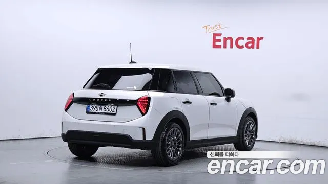 MINI Cooper 4th Gen — Фото автомобиля 2