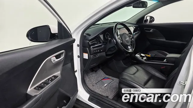 Kia Niro — Фото автомобиля 11