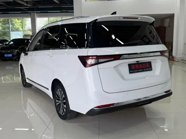 Wuling Jiachen — Фото автомобиля 4