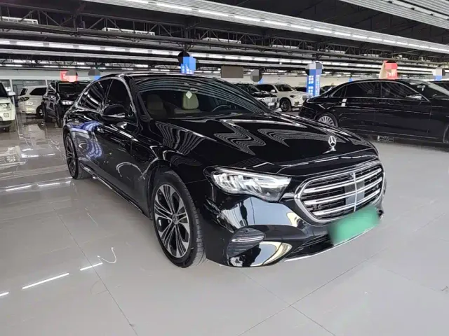 Mercedes-Benz E-Class — Фото автомобиля 3