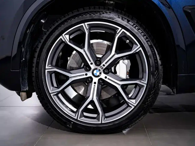 BMW X5 — Фото автомобиля 12