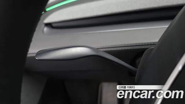 Tesla Model Y — Фото автомобиля 29