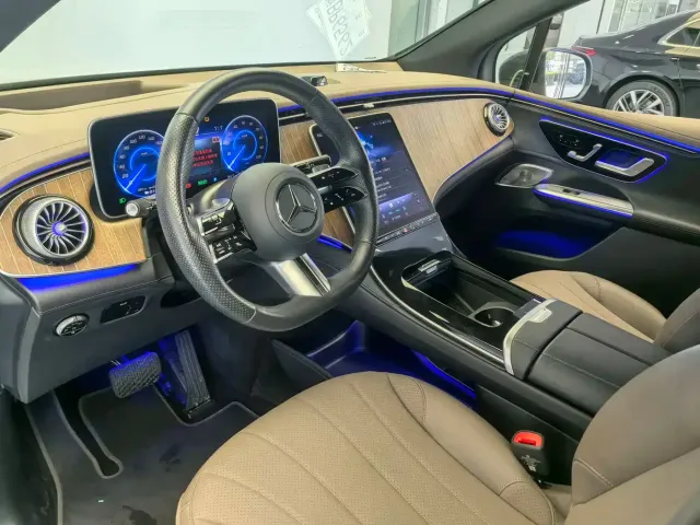 Mercedes-Benz EQE SUV — Фото автомобиля 11