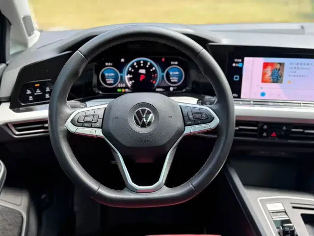 Volkswagen Golf — Фото автомобиля 8