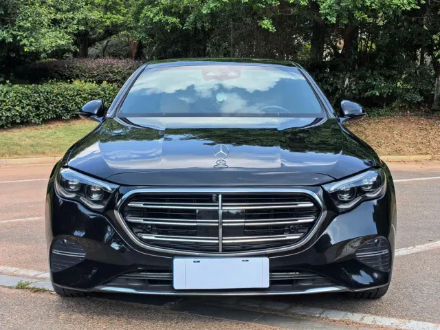 Mercedes-Benz E-Class — Фото автомобиля 2