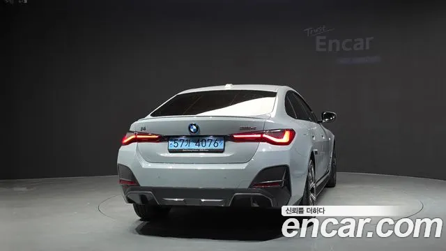 BMW i4 — Фото автомобиля 4