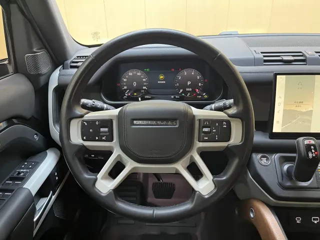 Land Rover Defender — Фото автомобиля 11