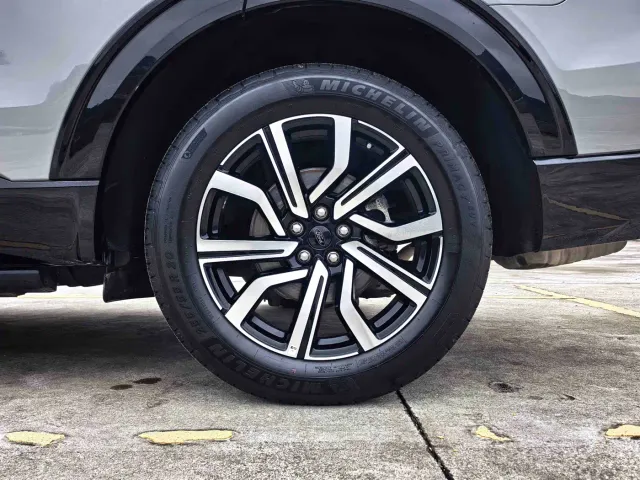 Ford Explorer — Фото автомобиля 14