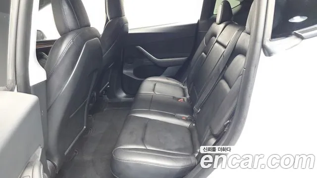 Tesla Model Y — Фото автомобиля 17