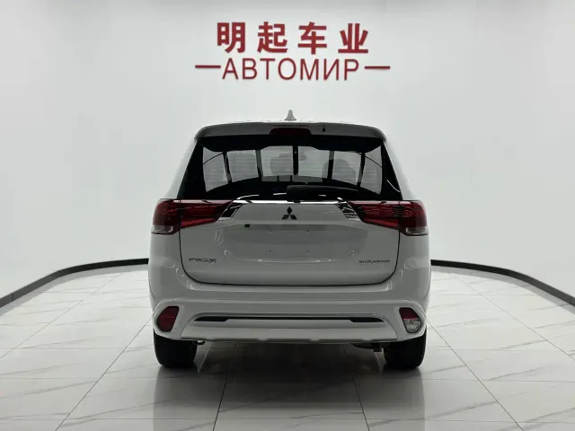 Mitsubishi Outlander — Фото автомобиля 10