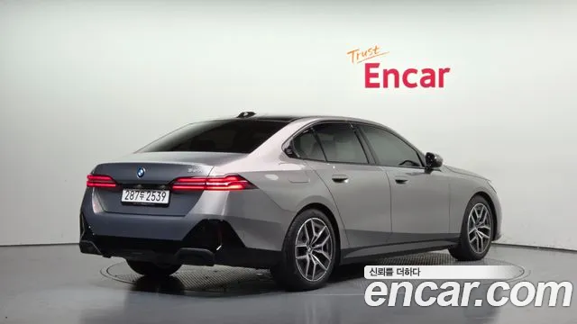 BMW 5 Series G60 — Фото автомобиля 2