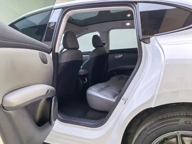 IM Motors LS6 — Фото автомобиля 9